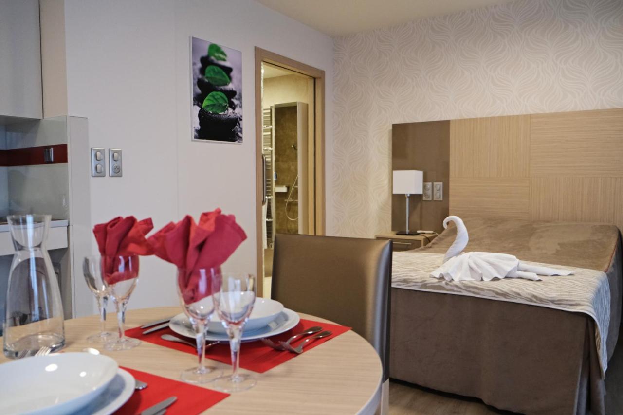 Zenao Montreuil- Croix De Chavaux Apartment Montreuil  Luaran gambar
