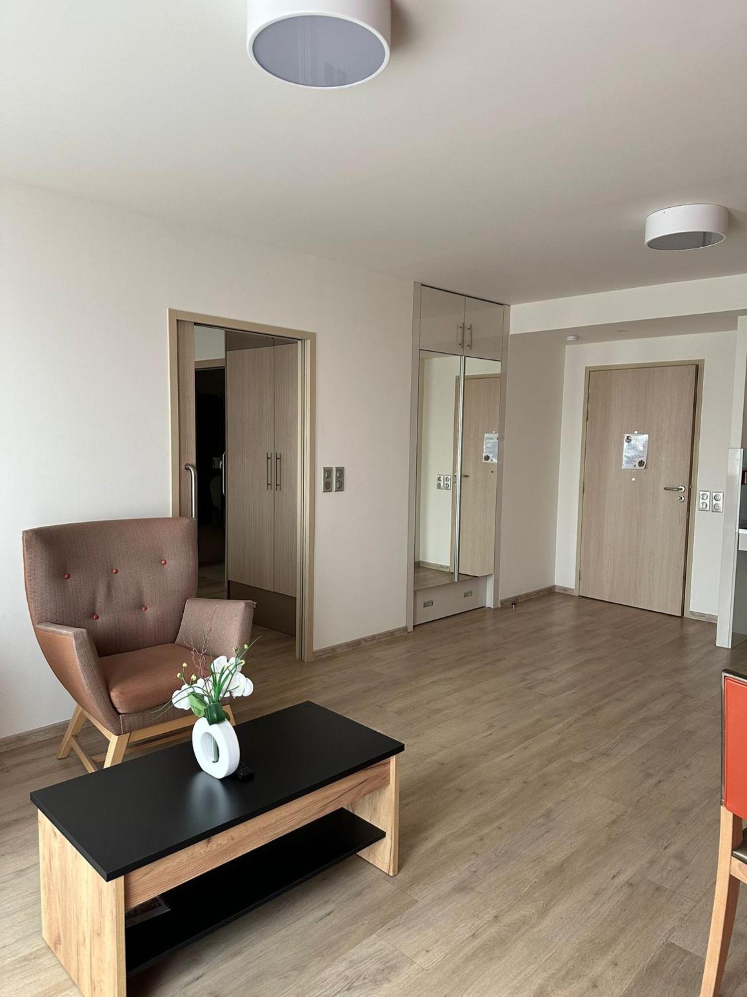 Zenao Montreuil- Croix De Chavaux Apartment Montreuil  Luaran gambar